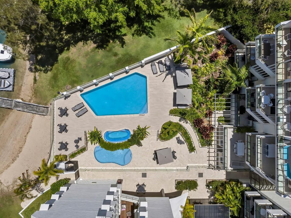 Property building, Bird's eye view, Swimming pool