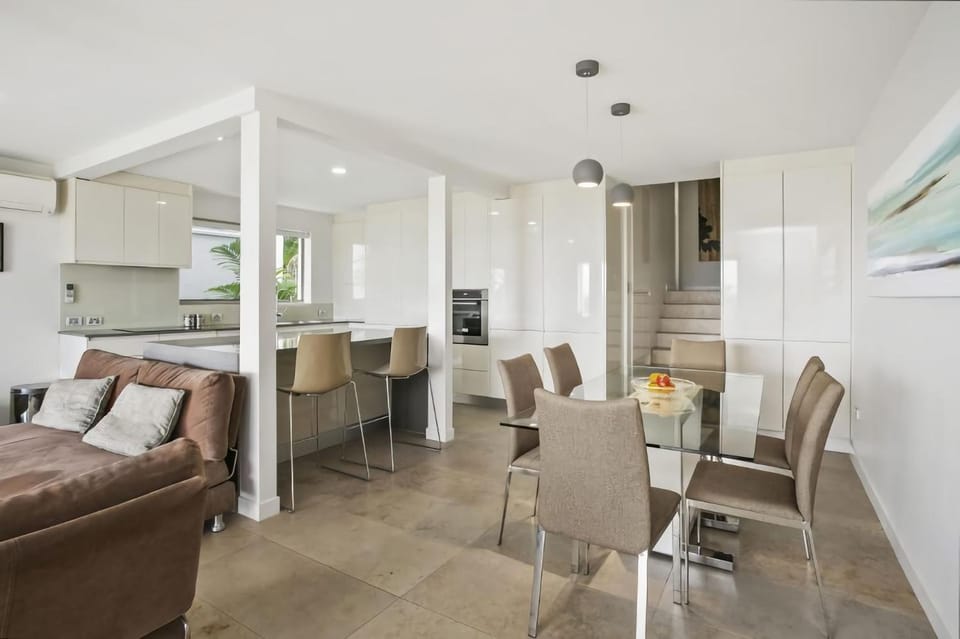 Kitchen or kitchenette, Living room, Dining area