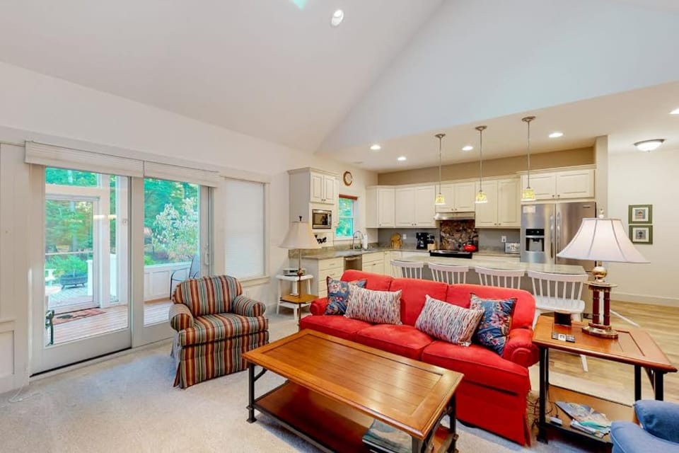 Cardinal Corner House in Glen Arbor