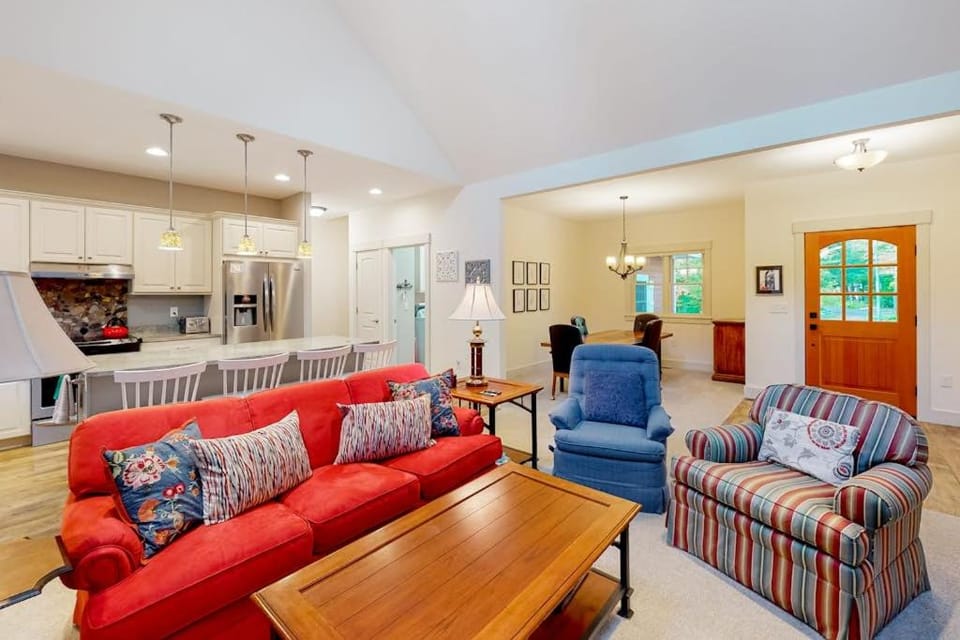 Cardinal Corner House in Glen Arbor