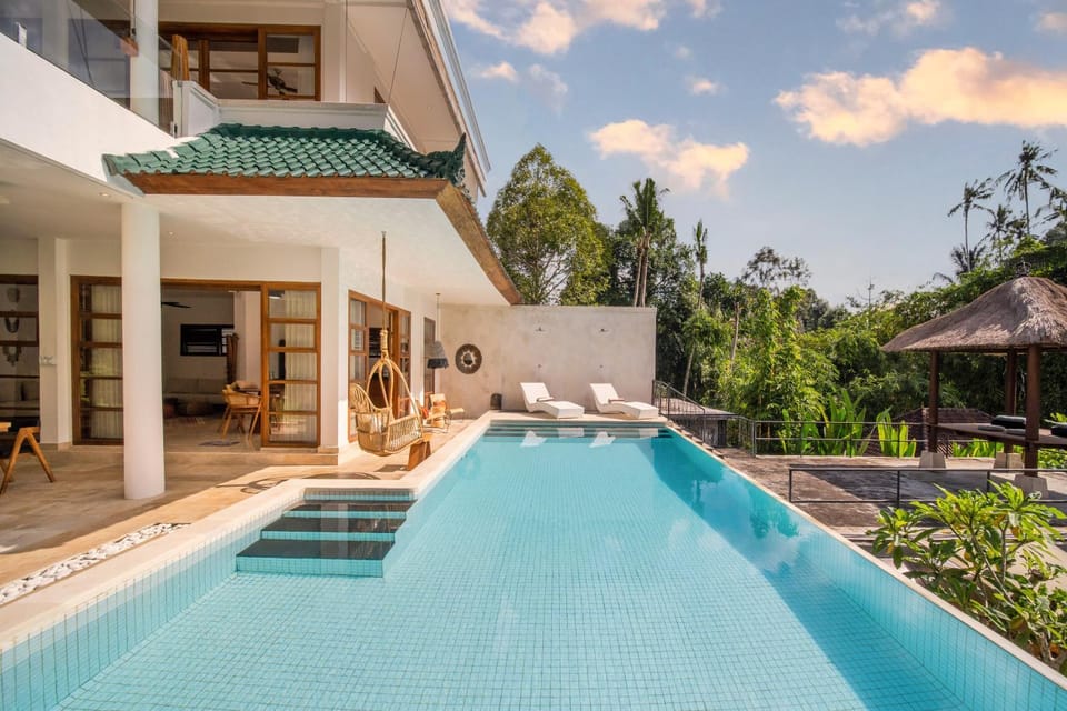 Property building, Day, View (from property/room), Pool view, Swimming pool, Swimming pool, sunbed