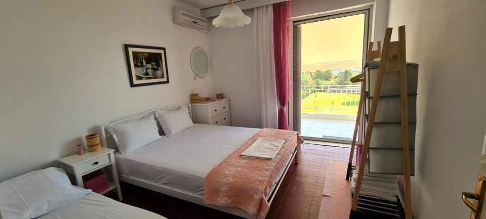 Photo of the whole room, Bedroom, air conditioner