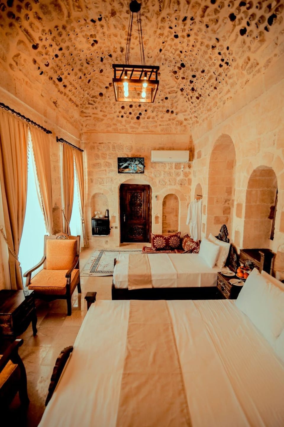 Communal lounge/ TV room, Bed, TV and multimedia, Living room, Seating area, Evening entertainment, Bedroom, air conditioner