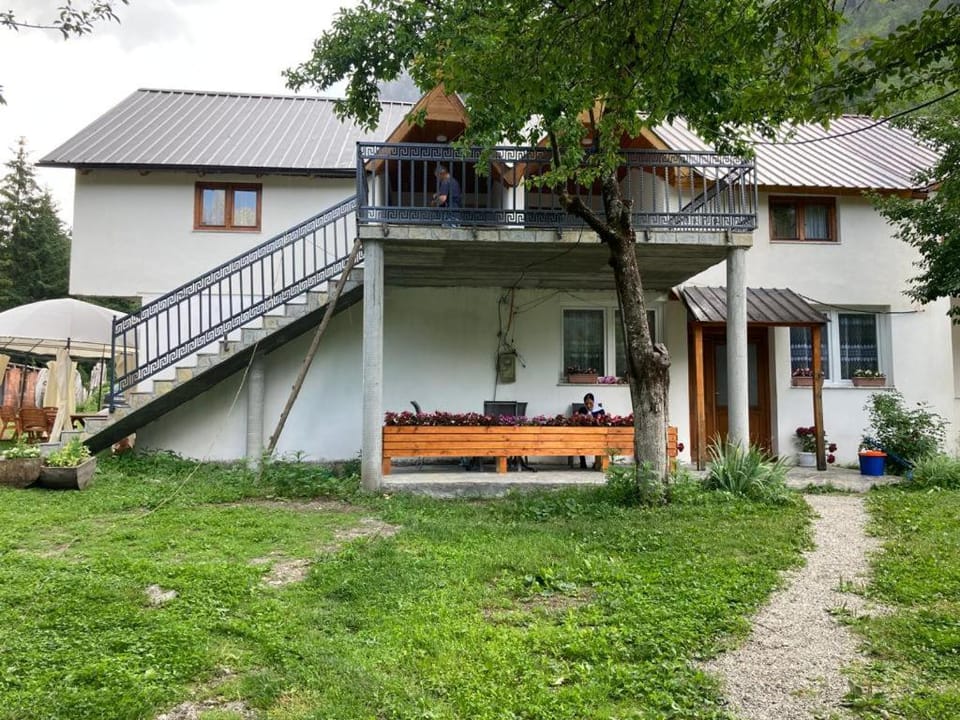 Property building, Spring, Day, Garden, View (from property/room), Balcony/Terrace, Garden view