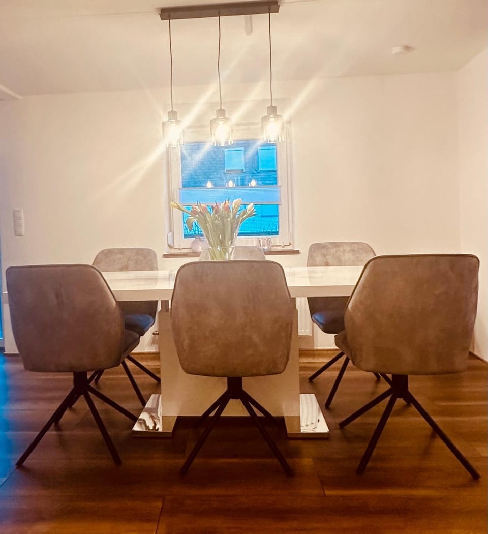 Dining area, Food