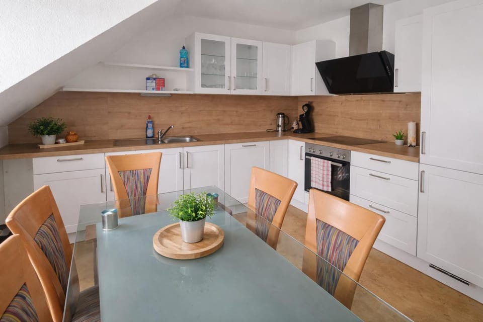 Kitchen or kitchenette, Seating area, Dining area, oven, stove