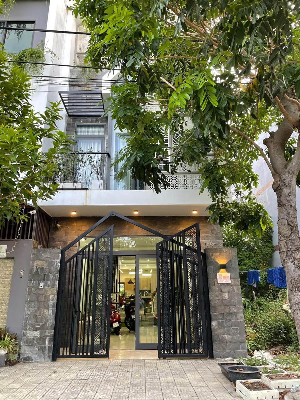 Facade/entrance