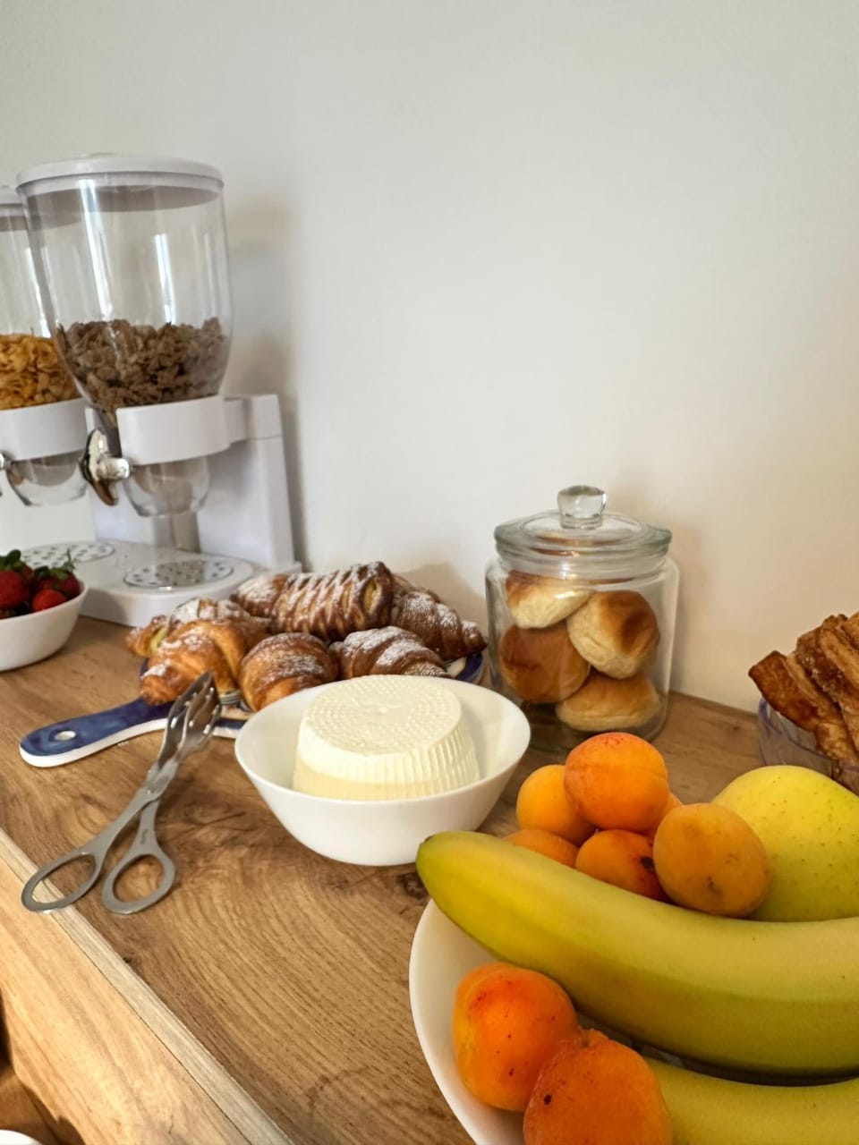 Food and drinks, Food, Breakfast, Continental breakfast, Buffet breakfast