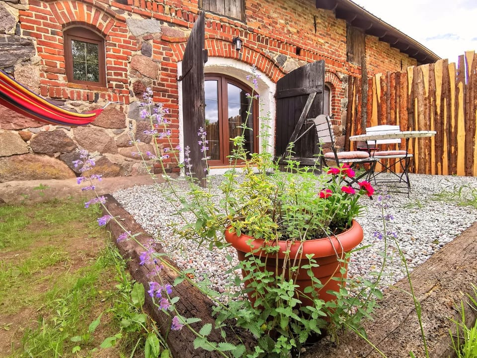 Property building, Garden, Seating area, Garden view