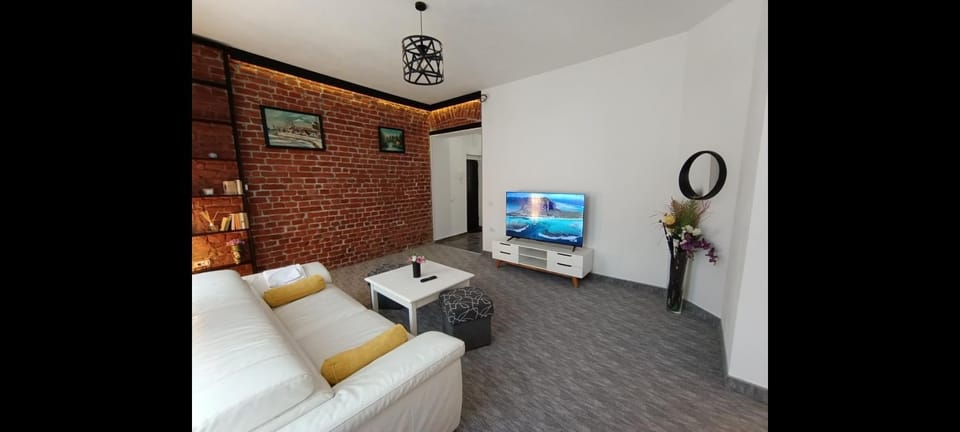 TV and multimedia, Living room, Evening entertainment