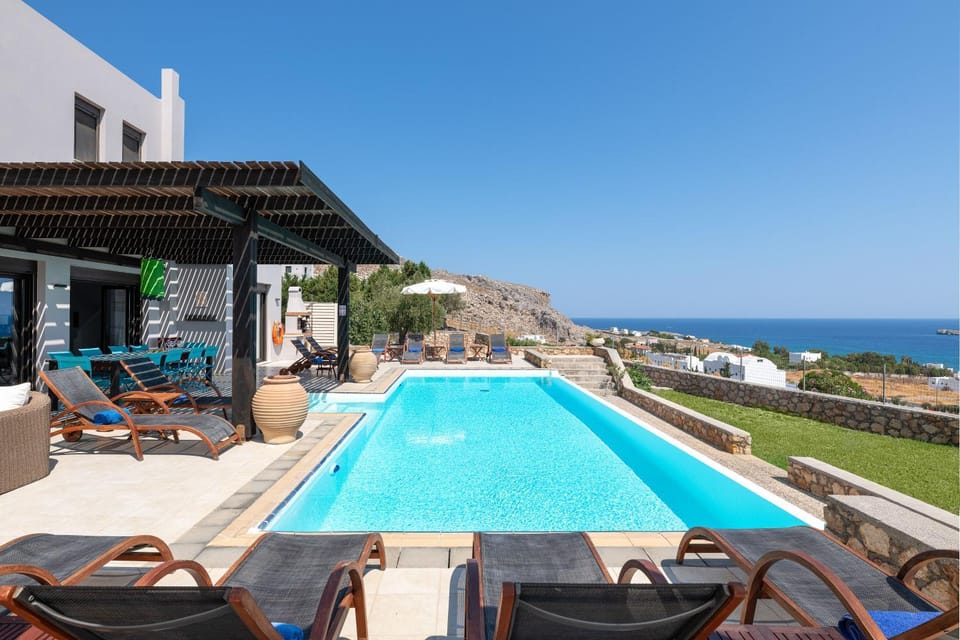 Patio, Day, Natural landscape, View (from property/room), Pool view, Sea view, Swimming pool, sunbed