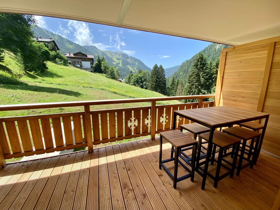 Balcony/Terrace, Mountain view