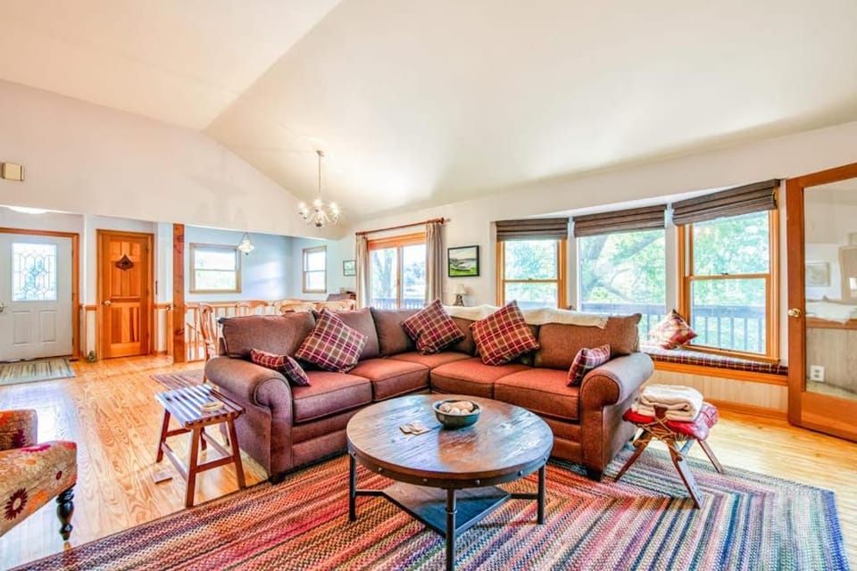 Lakeshore Treetops House in Lake Junaluska