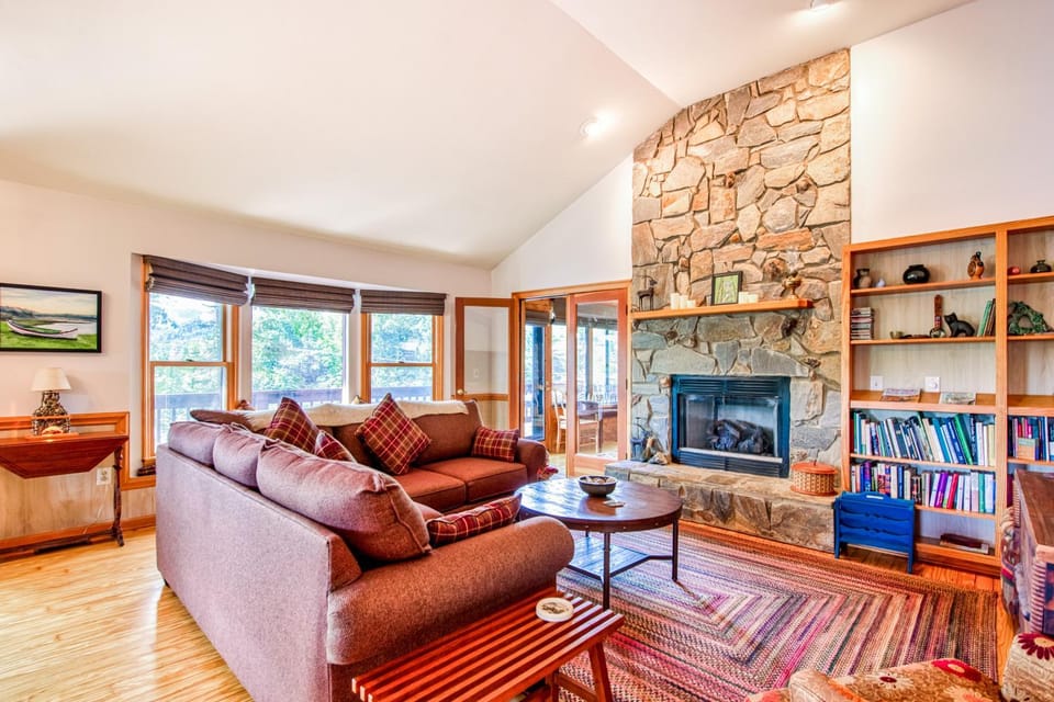 Lakeshore Treetops House in Lake Junaluska