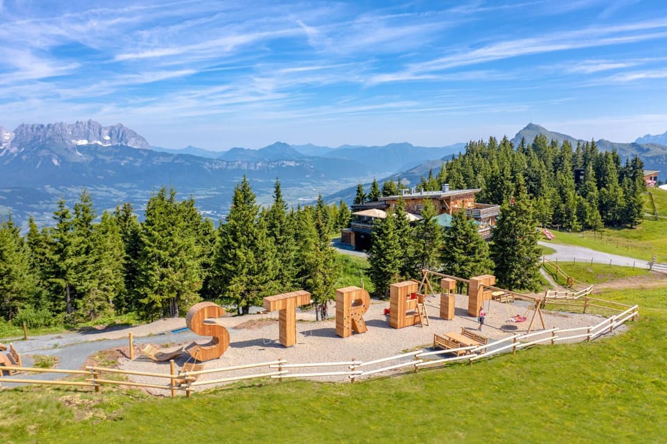 Nearby landmark, Natural landscape, Summer, Mountain view