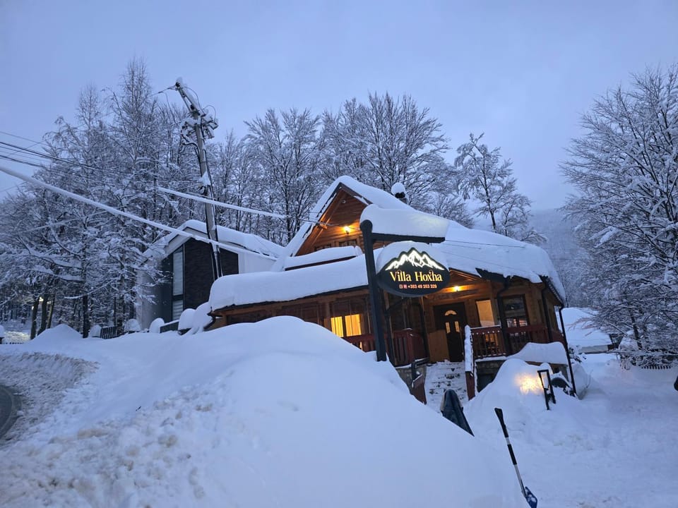 Villa Hoxha Brezovicë Villa in North Macedonia