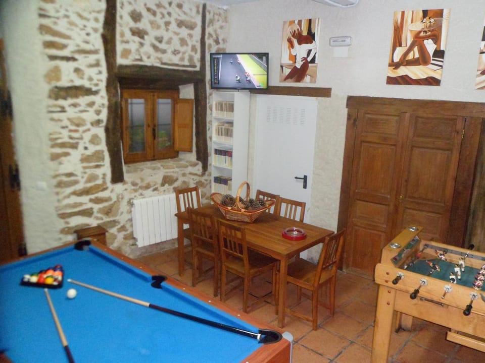 Billiard, Game Room