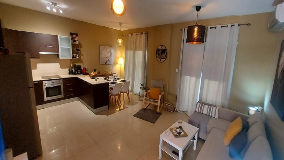 Kitchen or kitchenette, Living room, Seating area, Dining area