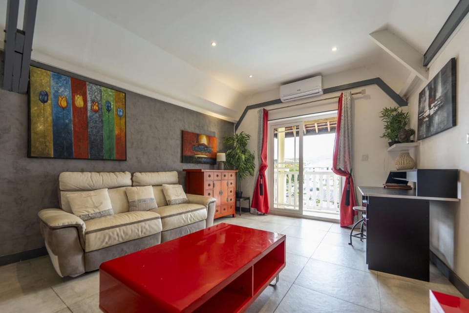 TV and multimedia, Balcony/Terrace, Seating area, air conditioner