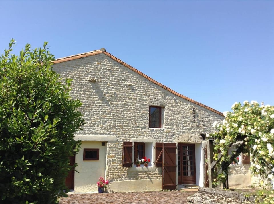 Boutonne Rouge Gite Apartment in Nouvelle-Aquitaine