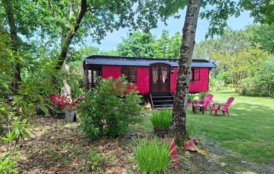 La roulotte d'alany House in Nouvelle-Aquitaine