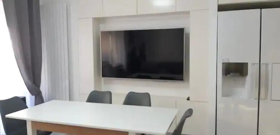 Impeccable 3 pièces avec balcons, la plage à 50m Juan les pins proche Cannes Apartment in Antibes