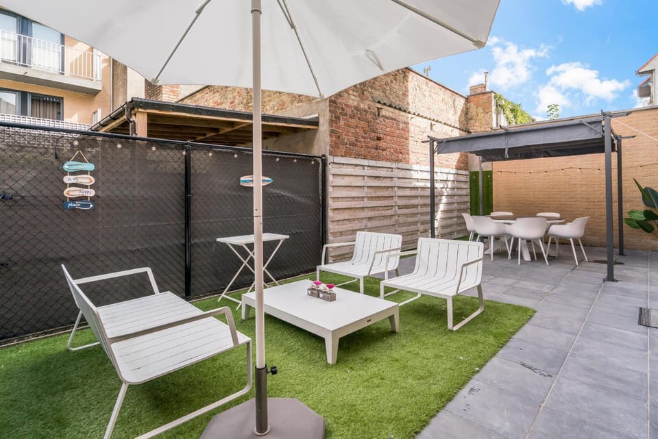 Patio, Day, Garden, Balcony/Terrace, Garden view, sunbed