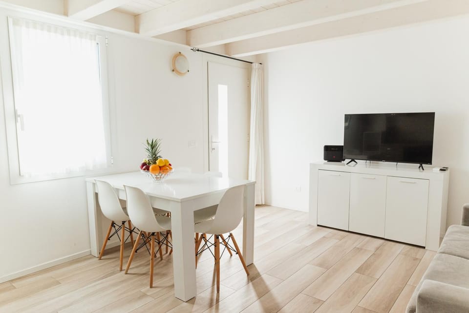 TV and multimedia, Dining area