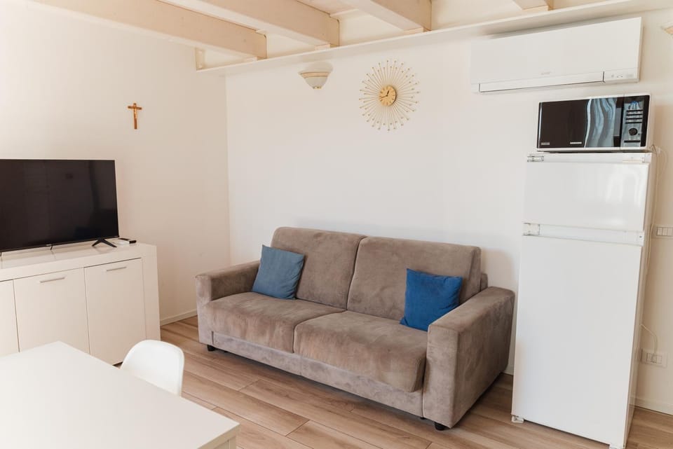Bed, Living room
