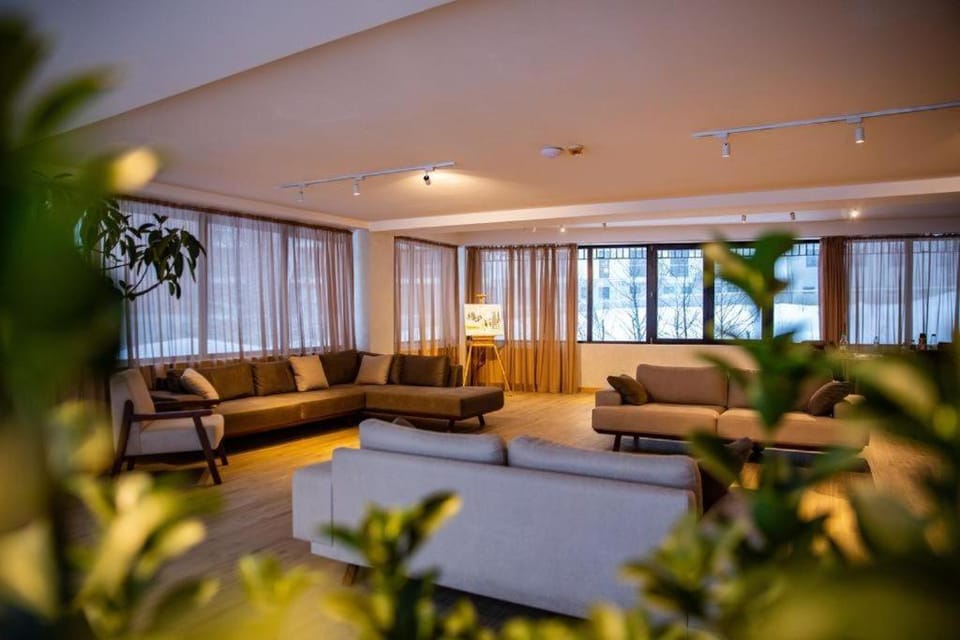 Restaurant/places to eat, Seating area
