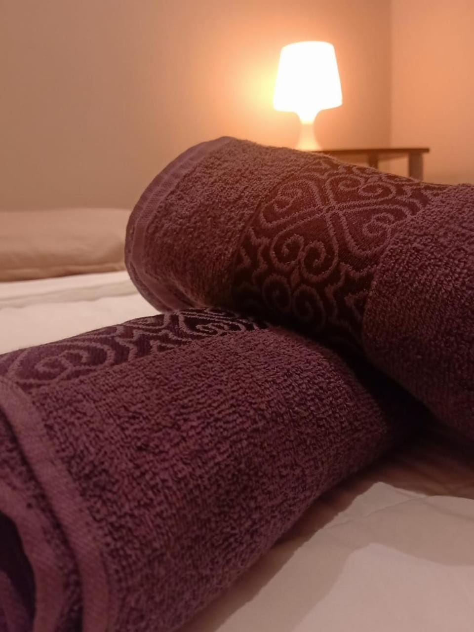 Bed, towels