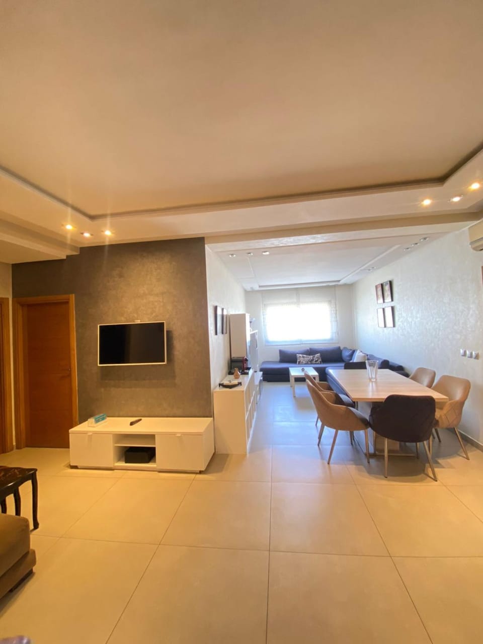 TV and multimedia, Living room, Seating area, Dining area