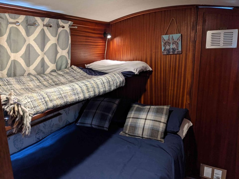 Bed, Bedroom, bunk bed