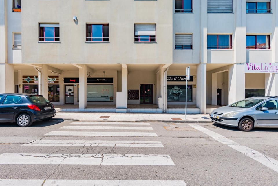 Property building, Facade/entrance, View (from property/room), Location