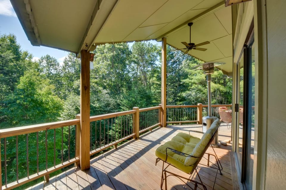 Stunning Dillard Home w/ Yard in Sky Valley! House in Sky Valley