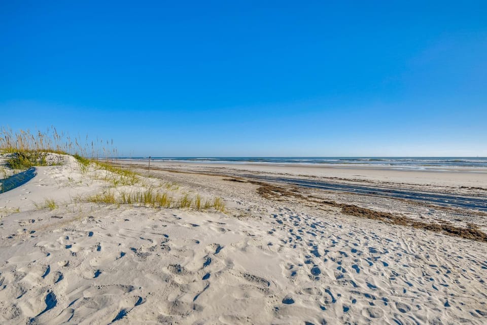 St Augustine Beach Condo w/ Pool Near Downtown House in Saint Augustine Beach
