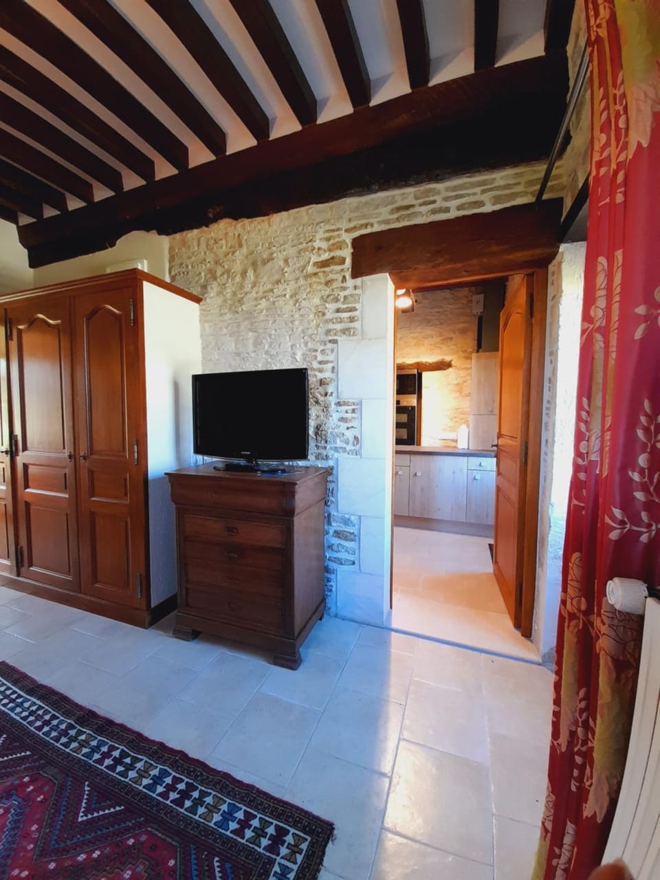 TV and multimedia, Kitchen or kitchenette, Living room, wardrobe