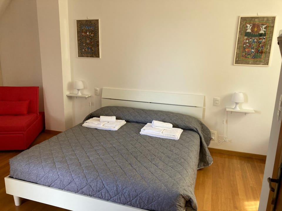 Bed, Photo of the whole room, Bedroom, internet, towels, wardrobe, air conditioner