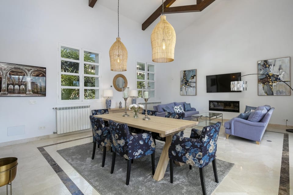Communal lounge/ TV room, Living room