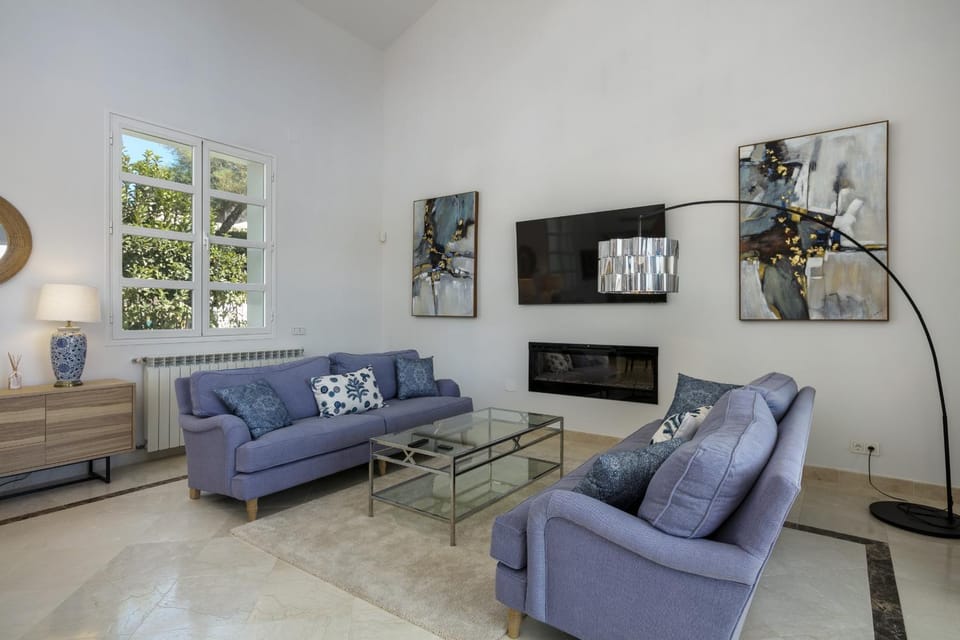 Communal lounge/ TV room, Living room