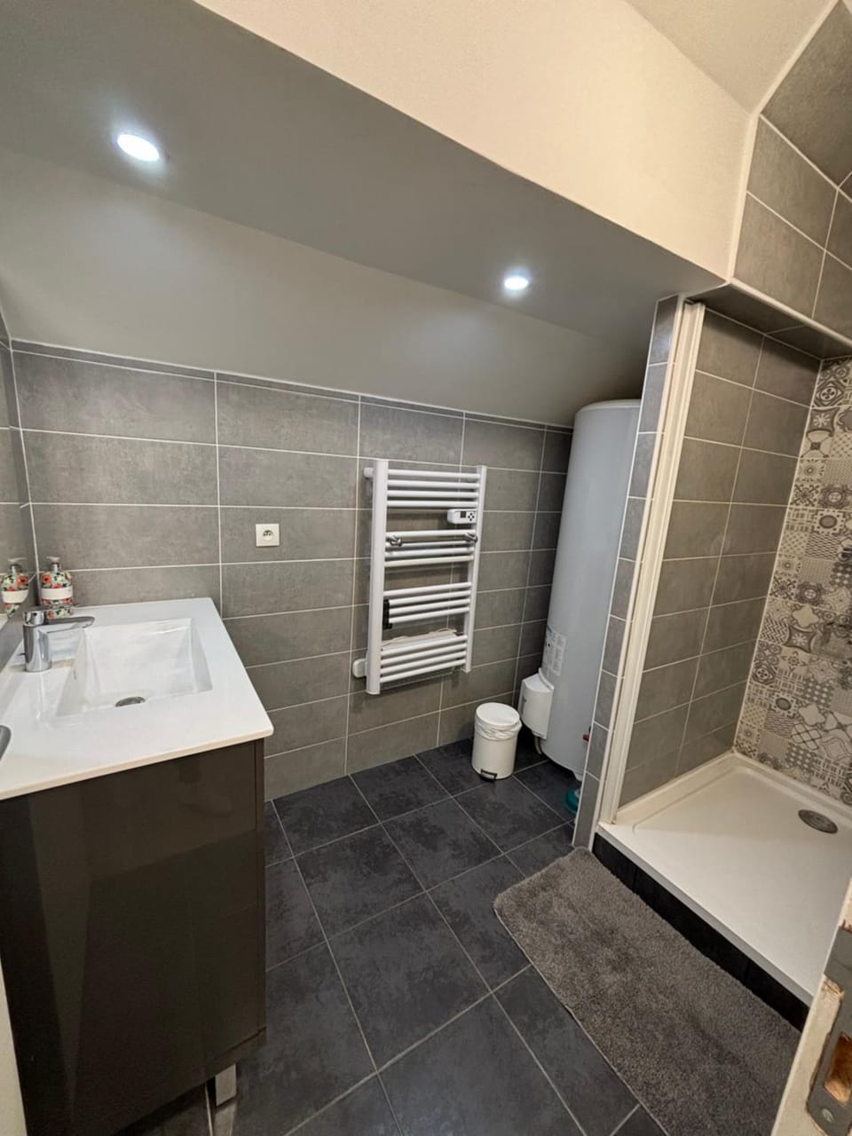 Shower, Bathroom, towels