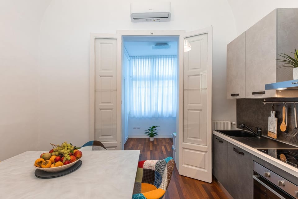Dining area, oven, pet friendly, stove, kitchen