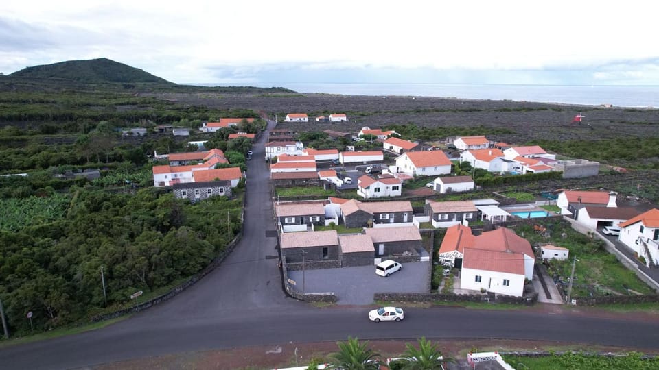 Property building, Nearby landmark, Natural landscape, Bird's eye view, Parking