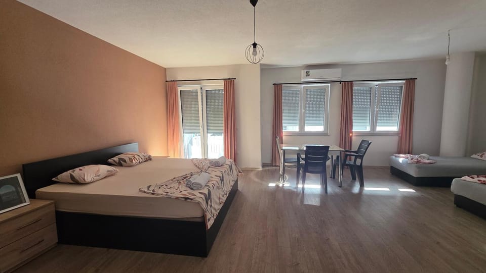 Bed, Living room, Photo of the whole room, Seating area, Bedroom