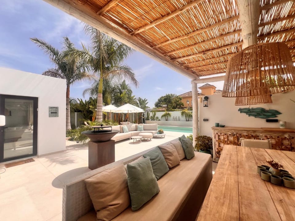 Balcony/Terrace, Swimming pool, Breakfast