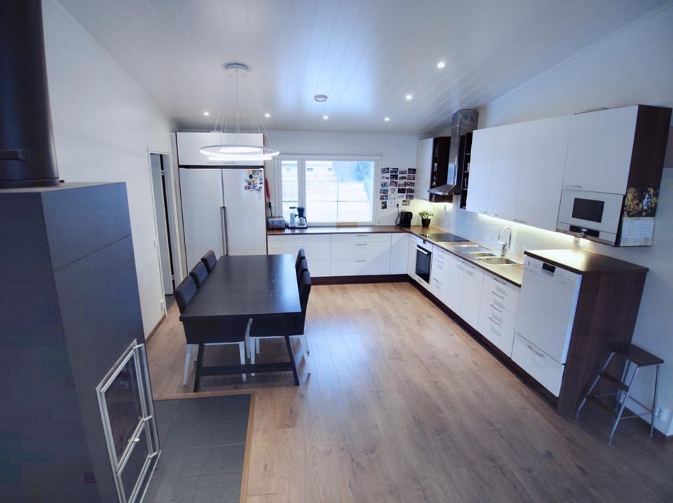 Kitchen or kitchenette, Dining area, minibar, pet friendly