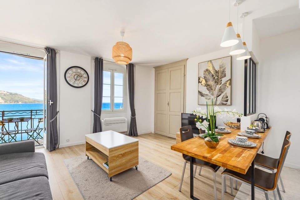 "Rue Longue" Vue Mer, Spacieux, Rénové Apartment in Menton