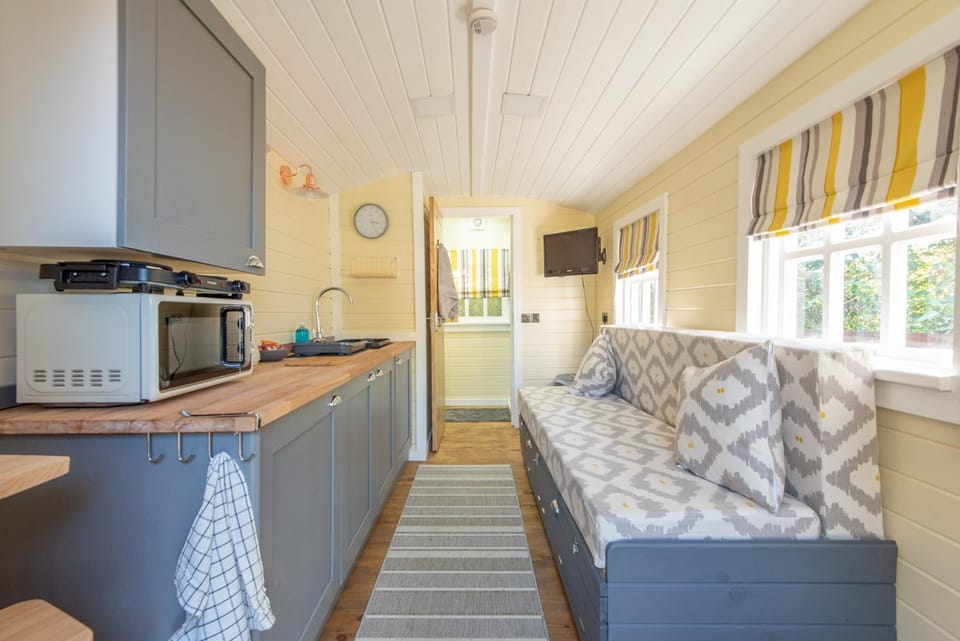 Kitchen or kitchenette, Living room, Seating area