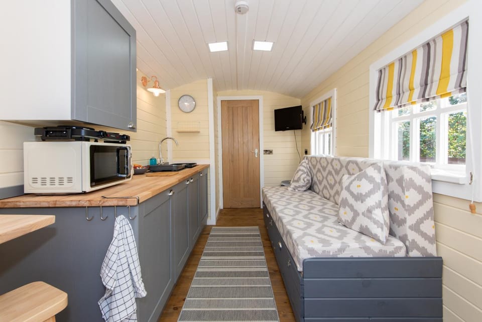 Kitchen or kitchenette, Living room, Seating area