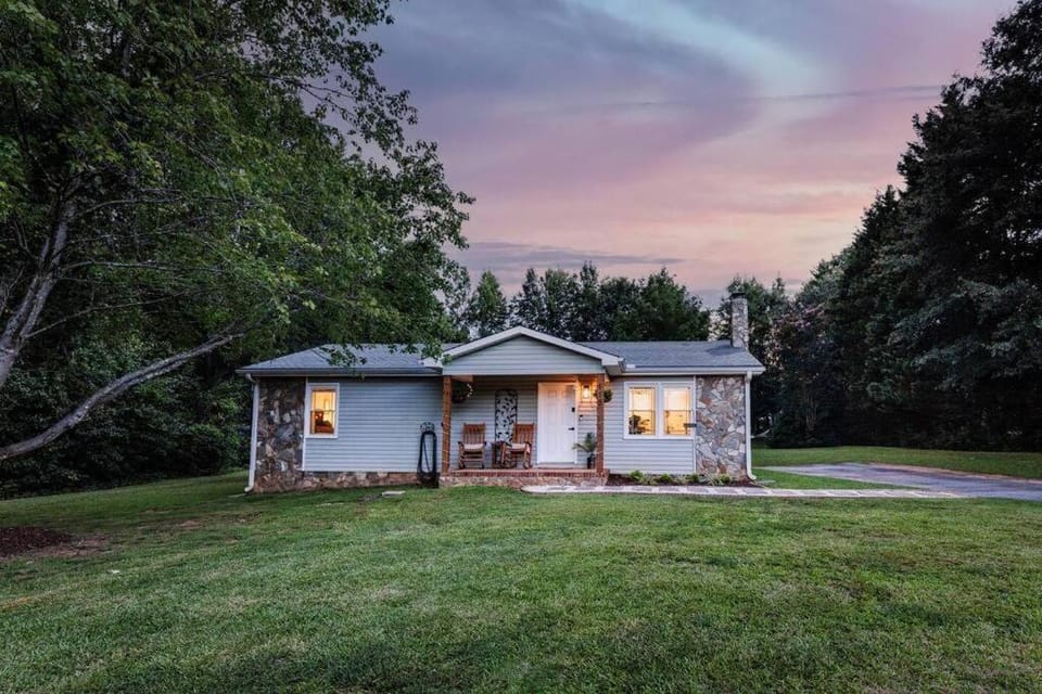 Sidney Springs Cottage House in Tennessee